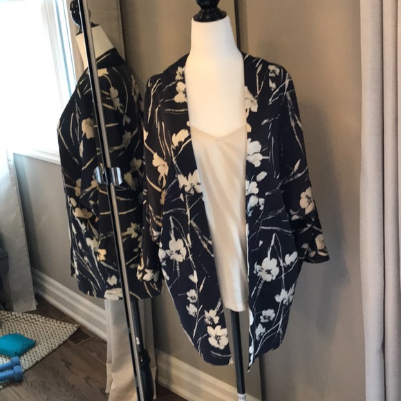 🌸Floral Satin Print Jacket - Picture 5 of 12